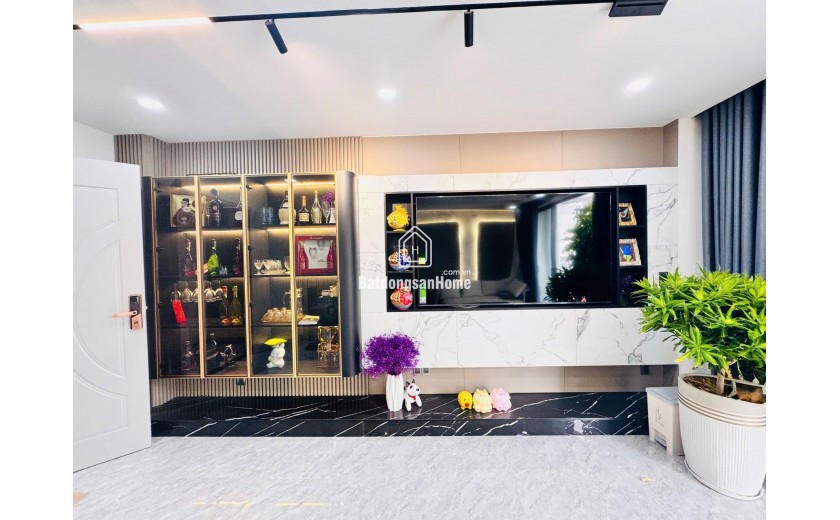 Bán gấp nhà mặt tiền Phạm Ngọc Thạch, Nha Trang - 7 Tầng Thang Máy - Cách biển 300m